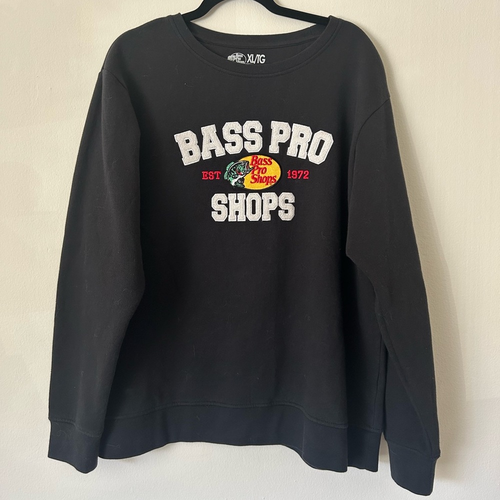 NWOT BASS PRO CREWNECK